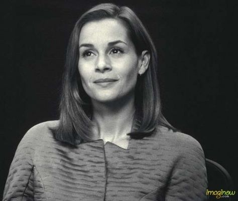 Embeth Davidtz Matilda Movie, Embeth Davidtz, Miss Honey, Movie Facts, Girly Pictures, Famous Celebrities, Classy Women, Brunettes, Movie Scenes