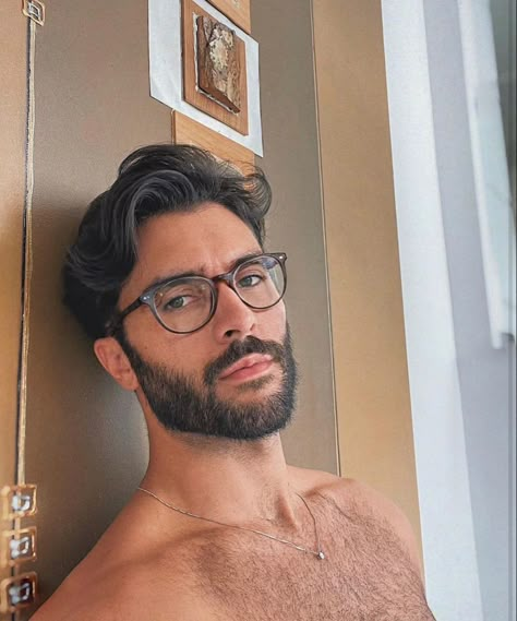 Glasses For Oval Faces Men, Circle Glasses Men, Mens Glasses Trends, Beard Men Style, Round Glasses Men, Hairstyle And Beard, Glasses For Oval Faces, Oval Face Men, Hair Style Men