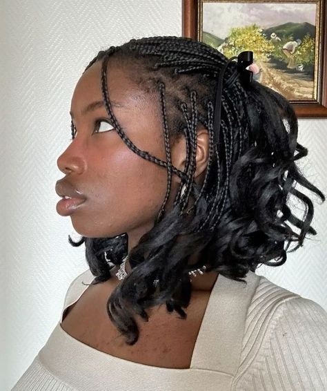 Short French Curls, Curl Extensions, French Curls Braids, Curled Hair With Braid, French Curls, Curls Braids, Coquette Black, Short French, Short Box Braids Hairstyles