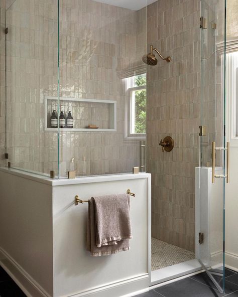 30 Stunning Walk-In Shower Ideas For Small Bathrooms Master Bath Tile, Master Bath Design, Walk In Shower Designs, Master Shower, Master Bath Remodel, Bathroom Design Inspiration, Bathroom Remodel Designs, Bathroom Inspiration Decor, Upstairs Bathrooms