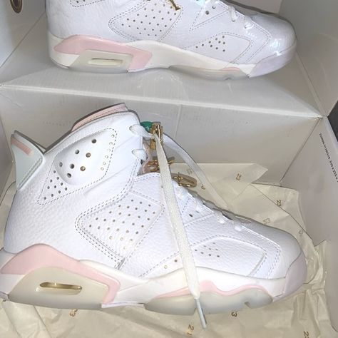 Air Jordan 6 Retro Nike White/Pink With Gold Accessory Size 7.5 Woman Size 6 Man Cutest Jordans, Cute Jordans, Jordan Retro 5, Jordan Retro 7, Pretty Sneakers, Shoe Wall, Jordan Retro 6, Retro Nike, Air Jordan 6 Retro