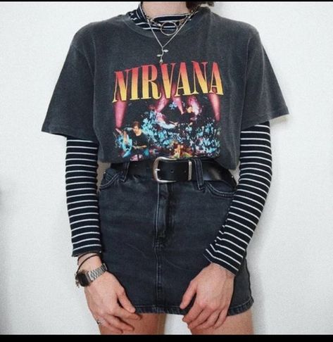 Nirvana Shirt Outfit, Tomgirl Outfits, Nirvana Outfit, Sophie Seddon, Chicwish Outfits, Nirvana Shirt, Outfit Grunge, Millennials Fashion, Tumblr Outfits