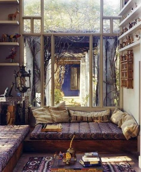 Low Japanese style platform beds Bohemian Style Home, Moore House, Lots Of Windows, Bohemian House, Bohemian Aesthetic, Bohemian Interior, Bohemian Living, Bohol, Bohemian Living Room