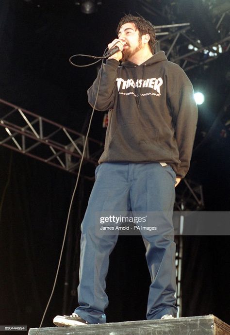 Rock Tshirt Outfit, Tshirt Outfit Men, The Deftones, Rock Tshirt, Performing On Stage, Silly Bands, Tshirt Outfit, Reading Music, Mens Outfit Inspiration