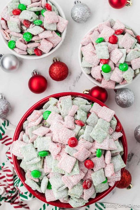 Christmas Puppy Chow Recipe - Eating on a Dime Christmas Muddy Buddies Recipe, Puppy Chow Chex, Easy Puppy Chow Recipe, Christmas Puppy Chow, Reindeer Chow Recipe, Holiday Dessert Drinks, Chex Mix Muddy Buddies, Easy Christmas Candy, Puppy Chow Christmas