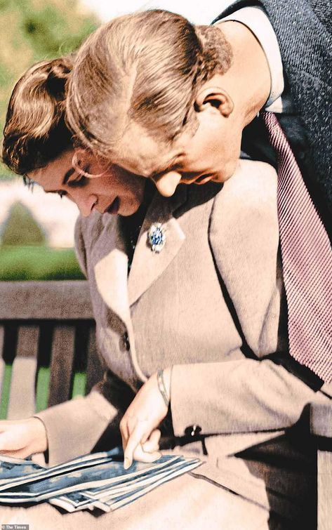 How the Queen and Prince Philip joyfully lived like a 'normal couple' in early years Prince Philip Queen Elizabeth, People In History, Queen And Prince Phillip, Rainha Elizabeth Ii, Royal Family England, Royal Aesthetic, Elisabeth Ii, Princess Elizabeth, Prince Phillip