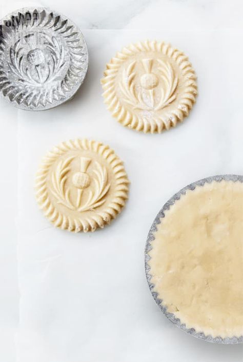 Recipe: 3-ingredient Scottish shortbread cookies | Style at Home Thistle Crochet, Reunion Checklist, Stamp Cookies Recipe, Traditional Scottish Shortbread, Molded Cookies, Molded Cookie Recipe, Stamped Cookies, Scottish Desserts, Scottish Shortbread Cookies