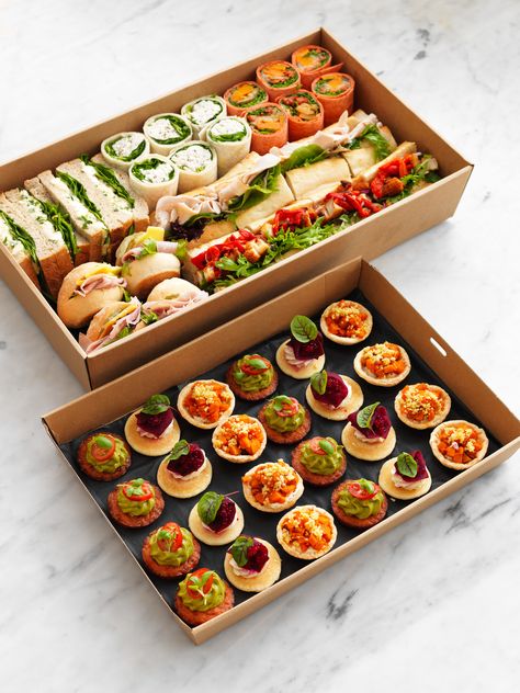 ultimate breads  and canapés Catering Salad, Canapes Ideas, Farm Meals, Recipes Chicken Thighs, Box Sandwich, Finger Food Catering, Gourmet Box, Cloud Kitchen, Party Sandwiches