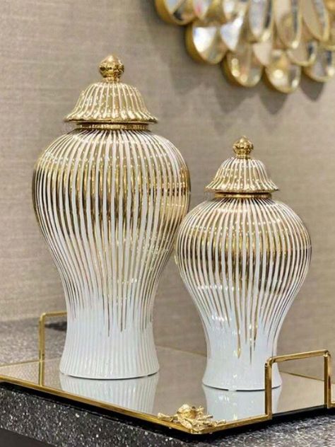 Flower Vase Crafts, Flower Bottle, Cerámica Ideas, Vase Crafts, Gold Vases, Ceramic Light, Jar Vase, Cosmetic Containers, Ceramic Jars