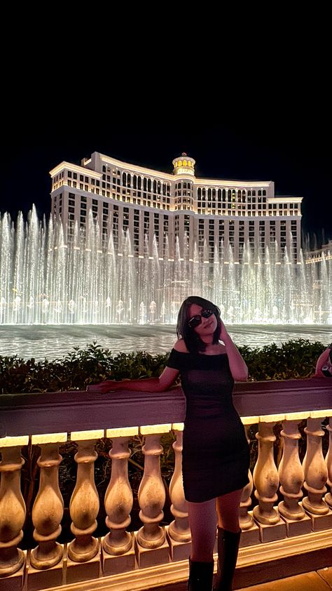 Bellagio Las Vegas Photo Ideas, Las Vegas Girls, Las Vegas Fashion, Bellagio Las Vegas, Vegas Night, Las Vegas Photos, Las Vegas Nevada, City Girl, Blonde Girl