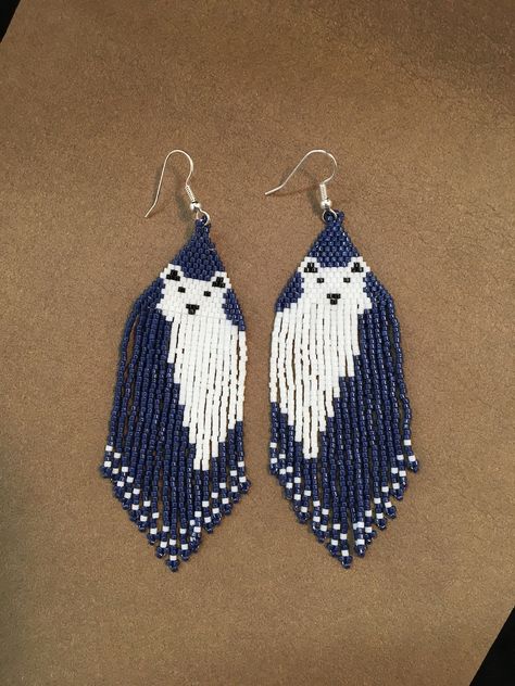 Beaded Polar Bear Earrings Polar Bear Fringe Earrings Animal - Etsy Netherlands Native Fringe Earrings, Seed Bead Earrings Patterns Free Brick Stitch, Polar Bear Earrings, Seed Bead Jewelry Patterns, Earrings Native American, Beaded Jewelry Earrings, Beaded Earrings Native, Bear Earrings, Beaded Earrings Diy