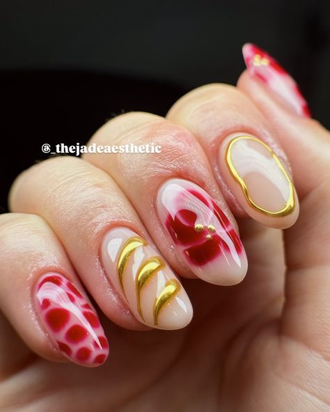 dominant hand nails check!! 😝💅🏼 it is not often that i will post the first picture of a carousel of my right hand, but i was obsessed with how my dominant hand turned out!! 🤩 so i hope you enjoy these dark red & 3d gold chrome blooming gel nails! this is a perfect design for fall, while staying super classy and cute! ☺️❤️ @stellar_gel - stellar bond - hard structure gel natural - heartthrob - blooming gel - stellar matte top - stellar shine top @dndgel - dnd 871 how do u neutral? @makar... Blooming Gel Nails, Hand Nails, Blooming Gel, Gel Natural, Gold Chrome, Right Hand, Carousel, One Pic, Dark Red