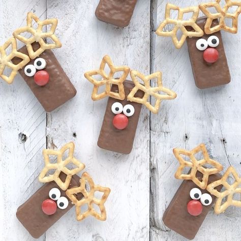 Tim Tam Reindeer, Tim Tams, Xmas Treats, Tim Tam, Christmas Board, Xmas Ideas, Christmas 2023, Christmas Craft, Kids Christmas