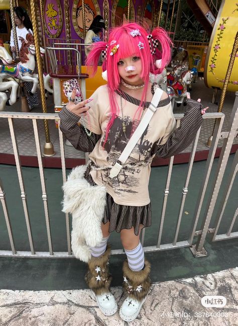 Harajuku Grunge Fashion, Yabi Chinese Fashion, Harakuju Outfit, Garyu Outfits, Outfit Ideas Gyaru, Yabi Fashion, Harajuku Fashion Hair, Shinjuku Fashion, Juminocore Outfit