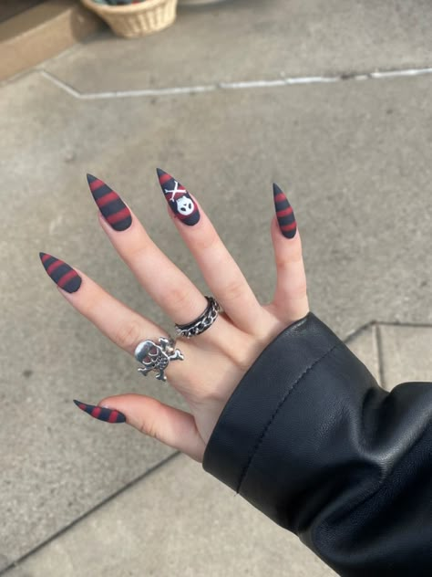 Stilleto Alt Nails, Alt Goth Nails, Nail Art Alternative, Cute Alternative Nails, Alt Acrylic Nails Aesthetic, Emo Stiletto Nails, Alternative Nail Art, Nail Ideas Alt, Acrylic Nails Alternative