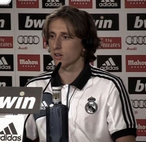 Handsome Football Players, Modric Real Madrid, Soccer Images, Football Images, Football Icon, كريستيانو رونالدو, Bayern Munich, Brad Pitt, Soccer Players