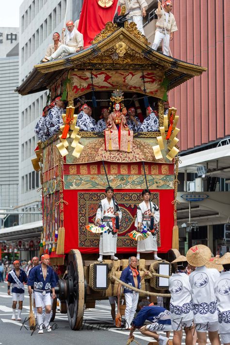 The 2019 Saki Matsuri, First Part of Gion Festival in Kyoto-Japan. Tsuki Hoko (月鉾) during the Saki-Matsuri of the Gion Festival in Kyoto-Japan. Gion Matsuri Festival, Japan Culture Traditional, Japan Culture Aesthetic, Japanese Culture Traditional, Japanese Celebrations, Gion Festival, Japan Culture Art, Gion Matsuri, Festival Japan