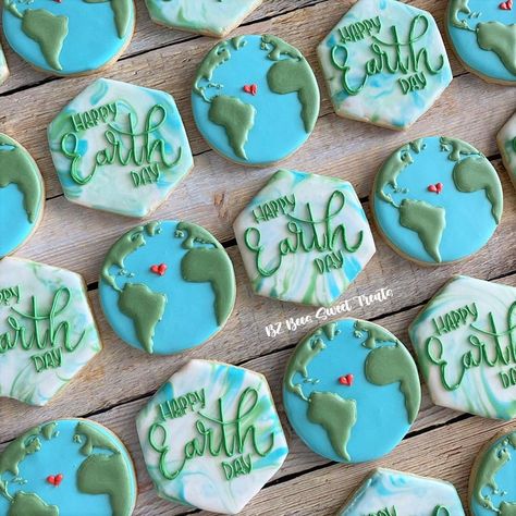 Earth Day Sugar Cookies, Earth Day Cookies Decorated, Earth Day Desserts, Earth Cookies, Earth Day Cookies, Cookie Themes, Earth Day 2023, Cookies Theme, Cookie Hacks