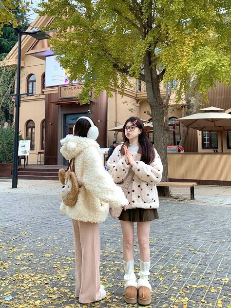 Disneyland Outfit Fall, Winter Outfits Disneyland, Winter Disneyland Outfit, Disneyland Winter Outfit, Disneyland Outfits Winter, Disney Outfits Winter, Disneyland Ootd, Disney Winter Outfits, Disneyland Outfit Winter