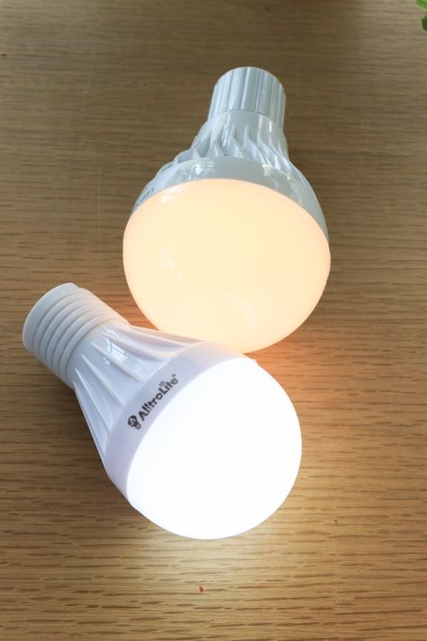 Battery Powered Pendant Lighting, Rechargable Led Light, No Electric Light Bulb, Chargeable Light Bulb, Pendant Light No Electrical, No Plug Lamp Hack, Battery Lighting Ideas, No Plug Lighting, Hanging Battery Operated Light