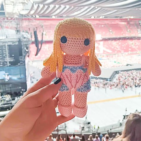 Taylor Swift Crochet Doll Pattern, Crochet Taylor Swift Doll, Taylor Swift Doll, Crochet Taylor Swift, Taylor Swift Crochet, Crochet Hippo, Crochet Sloth, Doll Amigurumi Free Pattern, Free Crochet Amigurumi