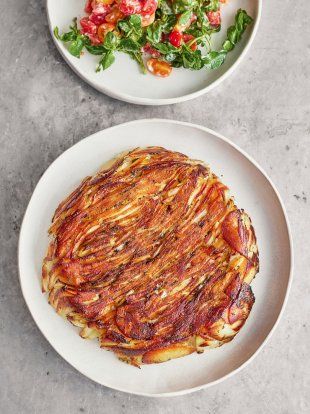 Potato Recipes For Christmas, Jamie Oliver Potatoes, Layered Potatoes, Christmas Potatoes, Best Potato Recipes, Recipes For Christmas, Layered Potato, Jamie Oliver Recipes, Midweek Meals