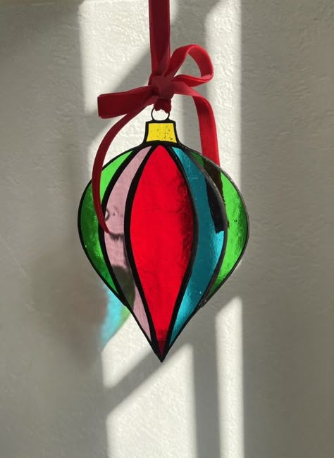 Stained Glass Christmas Ornaments, Glass Christmas Decorations, Stained Glass Bird, Stained Glass Birds, Stained Glass Decor, Stained Glass Ornaments, Custom Stained Glass, Stained Glass Jewelry, Stained Glass Suncatchers