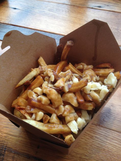 Traditional Poutine Canadian Foods, Being Too Nice, Gourmet Hot Dogs, Canada Food, Too Nice, Canadian Food, Delicacy Food, People Food, Poutine