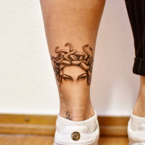 Under Belly Button Tattoo, Medusa Tattoos, Belly Button Tattoo, Button Tattoo, Knee Tattoos, Tato Minimal, Medusa Tattoo Design, Tattoo Quote, Scary Tattoos