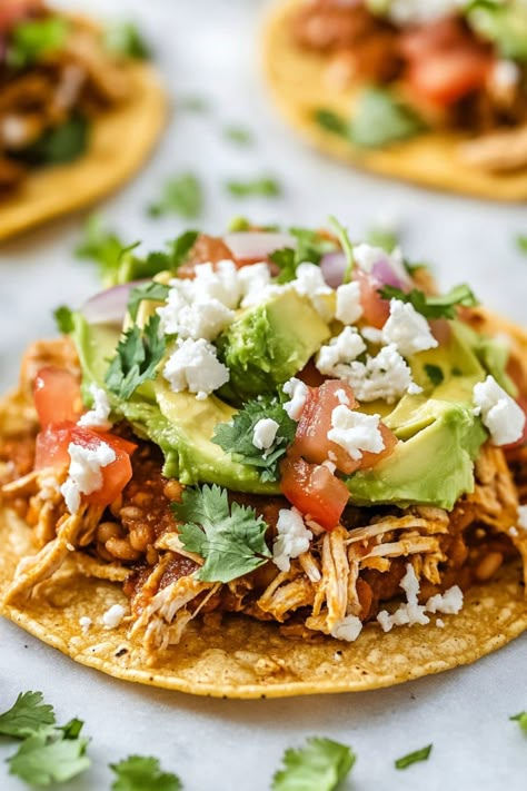 Mexican Chicken Tostadas Recipes, Shredded Chicken Tostadas Mexican, Chicken Tostada Salad, Tostada Recipes Chicken, Easy Chicken Tostadas, Chicken Tostadas Mexican, Tostada Chicken, Chicken Tostada Recipes, Homemade Tostadas