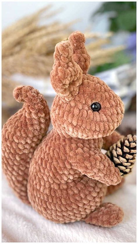 Amigurumi Squirrel Crochet Free Pattern Crochet Woodland, Yarn Animals, Crochet Hedgehog, Crochet Dreams, Crochet Animals Free Patterns, Simple Crochet, Haken Baby, Crochet Animal Patterns, Crochet Free