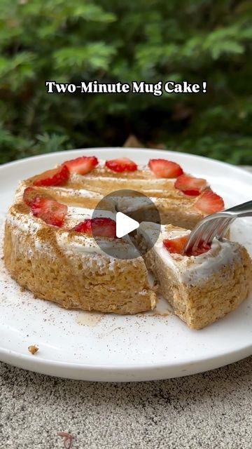 Jade Rogulj on Instagram: "RECIPE & MACROS 👇 
Two-Minute Churro Oat Cheesecake 
[high protein, low carb, no added sugar, high fibre, healthy fats, macro friendly]

A quick and easy microwavable cheesecake, ready in 2 minutes with only 2 minutes of your prep time! 

A delicious and healthy twist on cheesecake, this simple Churro inspired Cheesecake  Oats combines the rich creaminess of cottage cheese and yoghurt with warm cinnamon flavors. Quickly baked in the microwave, it has a soft oat base with a churro-inspired finish. Topped with vanilla yoghurt  frosting, strawberries, and a drizzle of sugar-free maple syrup for the perfect finishing touch. 🤩💪

Ingredients 
- 100g whipped creamed cottage cheese 
- 50g plain protein yoghurt or Greek @yoproau
- 1 x egg (60g) 
- 30g blended oats (I u Oat Cheesecake, Cheesecake Oats, Yoghurt Frosting, Blended Oats, High Fibre, Sugar Free Maple Syrup, Protein Recipes, Cinnamon Flavor, High Protein Low Carb