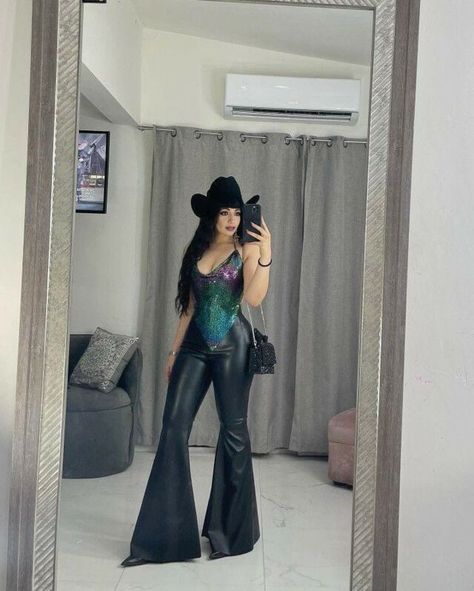 Try this effects combo by Estefany Palma on Photo Lab Fuerza Regida Concert Outfit, Pants Outfits For Women, Flare Pants Outfits, Outfit Vaquero, High Rise Flare Pants, Carin Leon, Pant Outfits For Women, Cowgirl Style Outfits, Gothic Chic