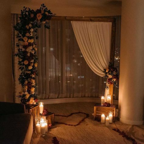 Real Proposal Ideas & Proposal Decor On Our Instagram That Made Us Swoon ! - Witty Vows Proposal At Home Decoration, Bedroom Proposal Ideas Engagement, Proposal Setup Ideas Indoor, In Home Proposal Ideas, Indoor Proposal Ideas Home, Minimal Proposal Decor, Indoor Proposal Ideas Living Rooms, Light Proposal Ideas, Night Proposal Ideas