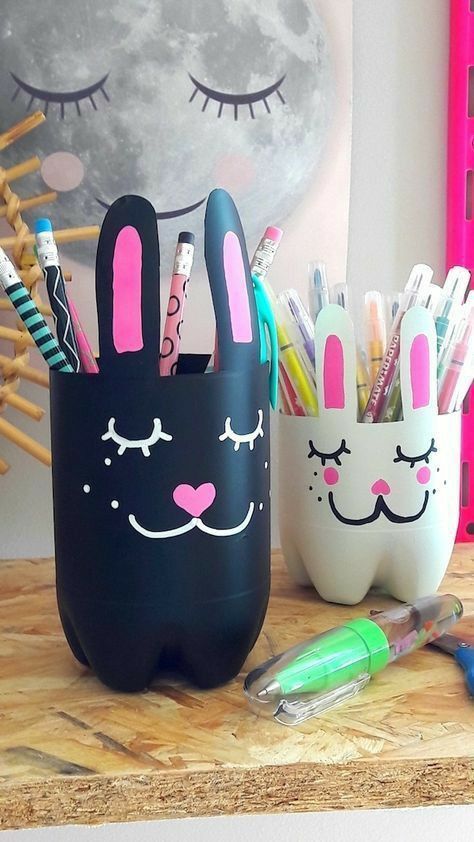 Plastic Bottle Crafts Diy, Plastic Bottle Art, Diy Plastic Bottle, Diy Bottle Crafts, Diy Pots, Plastic Bottle Crafts, Plastic Crafts, Diy Bottle, Diy Creative Crafts