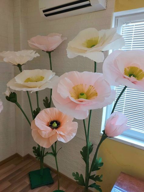 Wizard Of Oz Birthday Party, Wizard Of Oz Birthday, Iceland Poppy, Paper Poppies, Wedding Party Photography, Party Stand, Flower Window, Flower Installation, Large Paper Flowers