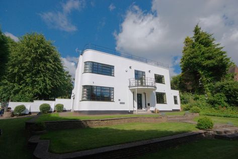 Spotted back in 2017, the 1930s Beech House art deco property in Sutton Coldfield, West Midlands has just returned to the market. House With Roof, Art Deco Houses, Art Deco House, Bauhaus Architecture, Deco House, Sutton Coldfield, Modernist House, Streamline Moderne, Art Deco Movement