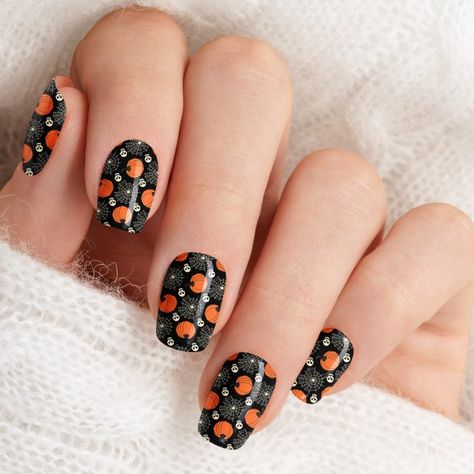 Spider Webs Halloween, Themed Nail Art, Halloween Manicure, Latest Nail Designs, Witchy Nails, Pretty Pumpkins, October Nails, Minx Nails, Spider Webs