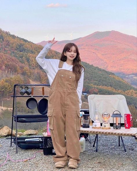 Korean Camping, Camping Aesthetic Outfits, Glamping Outfit, Aesthetic Camping, Camping Girl, Camping Aesthetic, Camping Outfits, Aesthetic Outfits, Ulzzang Girl