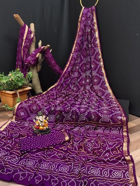 Purple Bandhani Saree, Acupuncture Point, Saree Party, Simple Saree Designs, New Saree Blouse Designs, Purple Saree, Diamond Mangalsutra, Wedding Saree Collection, Simple Sarees