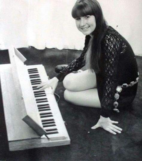 Judith Durham, Best Old Songs, The Seekers, Alyson Hannigan, Famous Singers, Female Singers, Durham, Singers, Old Fashioned