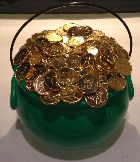 Pot Of Gold Centerpiece, Pot Of Gold Aesthetic, Vishnu Mantra, Wall Vase Decor, Cute Pots, St Patricks Decorations, Senior Week, Pots Of Gold, St Patties