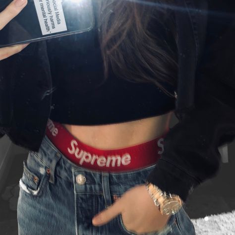 Supreme Boxers Women Outfit, Supreme Outfit Women, Calvin Klein Woman Outfits, Women Boxers Outfit, Outfits With Boxers, Boxers Outfit, Boxer Outfit, Supreme Boxers, Calvin Klein Aesthetic