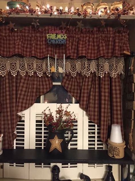 Primitive Curtains For Living Room, Country Livingrooms, Christmas Kitchen Curtains, Primitive Bathroom Decor, Primitive Home Decorating, Primitive Curtains, Country Style Living Room, Primative Decor, Kitchen Updates