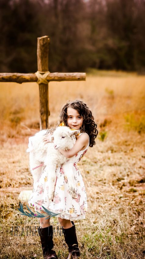 LAMB CROSS EASTER MINI SESSIONS Lamb Easter Pictures, Easter Cross Photoshoot, Outdoor Easter Photography, Easter Minis Photography Outdoor, Easter Family Photoshoot, Easter Mini Session Ideas, Spring Minis Photography, Easter Picture Ideas, Easter Photography Ideas