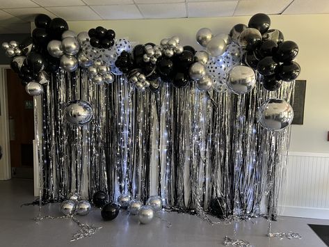 Black Silver Grad Party Black And Silver Engagement Party, Silver And Black Party Decorations, Black And Silver Party Theme, Black And Silver Decor, Black And Silver Party, Freshers Day, 21st Birthday Themes, Black Party Decorations, Silver Party