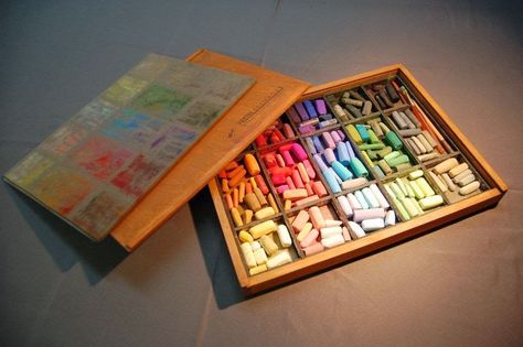 Soft Pastel Storage Ideas, Oil Pastel Storage, Pastel Storage, Plein Air Easel, Pochade Box, Art Supplies Storage, Art Studio Organization, Art Easel, Wooden Easel