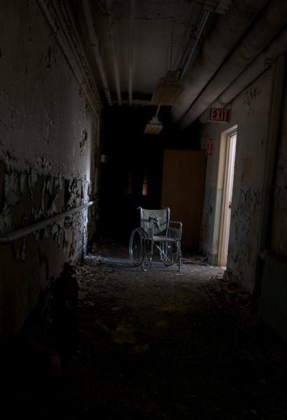 Spooky Buildings, Horror Environment, Abandoned Objects, Haunted Hospital, Haunted Woods, Giger Alien, Eerie Places, Old Abandoned Buildings, Old Hospital