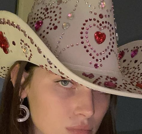 Cowboy Hat Harry Styles Concert, Taylor Swift Lover Cowboy Hat, Taylor Swift Cowboy Hat Ideas, Taylor Cowboy Hat, Pearl Cowgirl Hat, Taylor Swift Cowboy Hats, Eras Tour Cowboy Hat, Cowboy Hat Taylor Swift, Taylor Swift Cowboy Hat