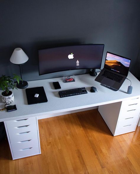 iSetups on Instagram: “Rate this workspace 1-10! 📸: @andresvidoza” Computer Table Design, Diy Computer Desk, Desk Diy, Computer Desk Setup, White Desk, Bedroom Setup, Gaming Room Setup, Office Workspace, Minimalist Furniture